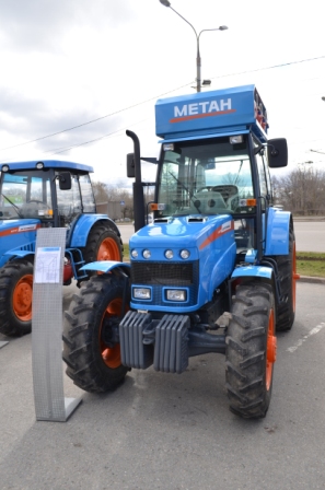 Представлен первый в России трактор на метане 
